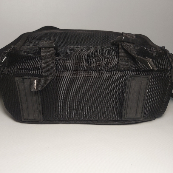 Nikon Compact Digital SLR Accessories Bag, Black Gray - Picture 6 of 14